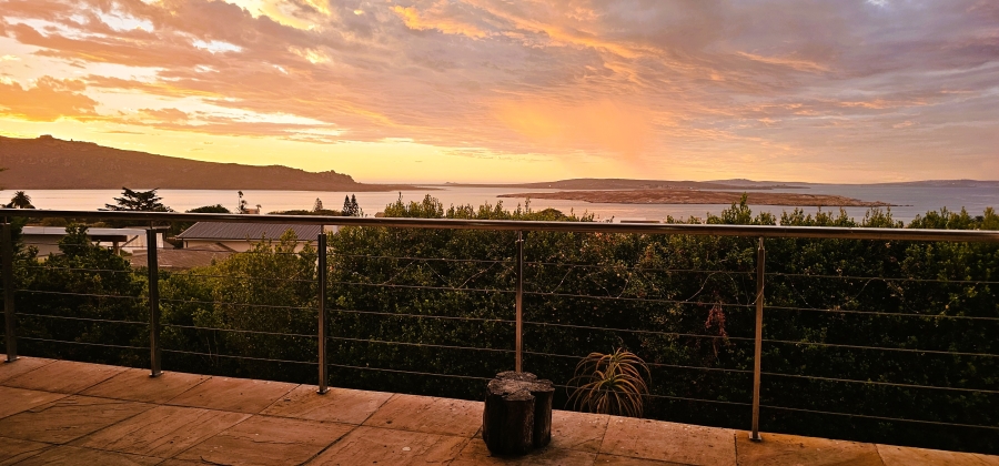 5 Bedroom Property for Sale in Middedorp Western Cape